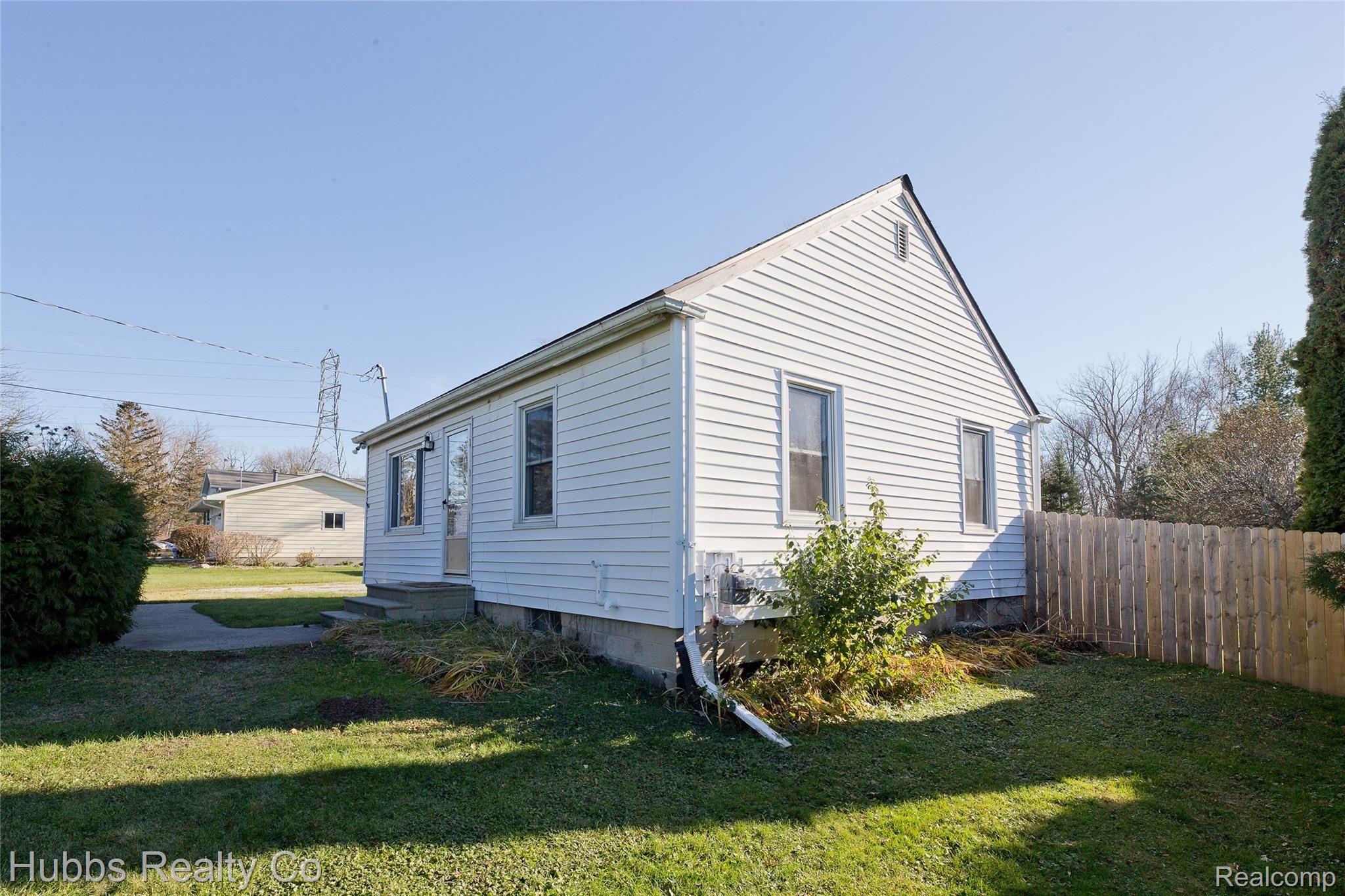 6150 Baker Road Bridgeport, MI 48722 - Photo 10 of 54 A32W9797.jpg