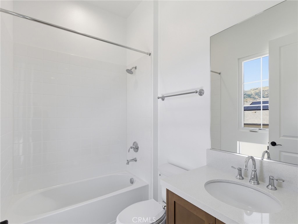 11850 Red Hawk Lane Porter Ranch, CA 91326 - Photo 45 of 51 Secondary Bathroom 4: Fernwood Italianate - The Ridge Collection at Bella Vista - Homesite 68