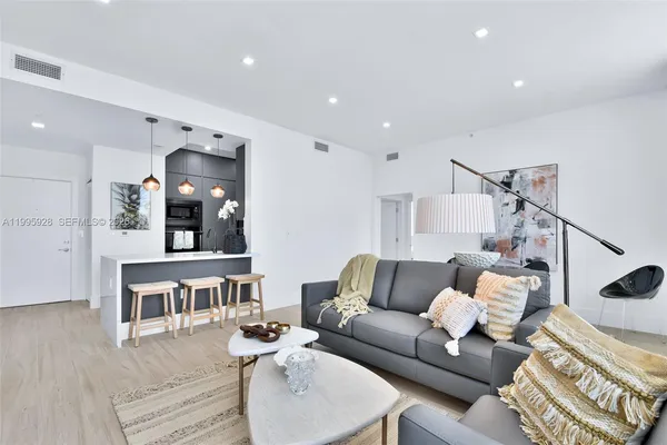 $4,850 | 18800 Northeast 29th Avenue, Unit PH6, Aventura, FL 33180