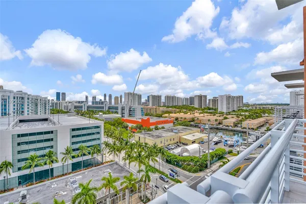 $4,850 | 18800 Northeast 29th Avenue, Unit PH6, Aventura, FL 33180