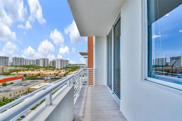 $4,850 | 18800 Northeast 29th Avenue, Unit PH6, Aventura, FL 33180