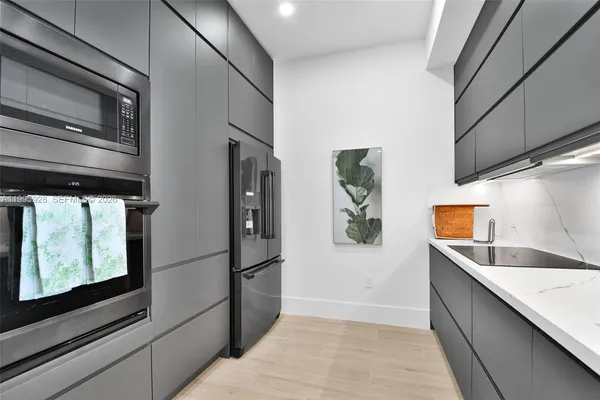 $4,850 | 18800 Northeast 29th Avenue, Unit PH6, Aventura, FL 33180