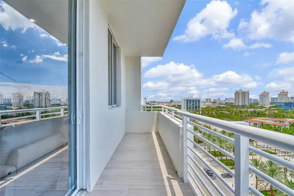 $4,850 | 18800 Northeast 29th Avenue, Unit PH6, Aventura, FL 33180