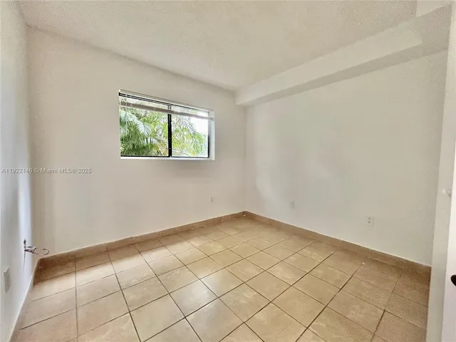 $2,050 | 301 Palm Way, Unit 104, Pembroke Pines, FL 33025