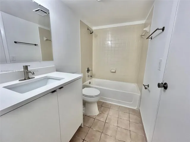 $2,050 | 301 Palm Way, Unit 104, Pembroke Pines, FL 33025