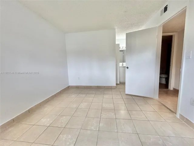 $2,050 | 301 Palm Way, Unit 104, Pembroke Pines, FL 33025