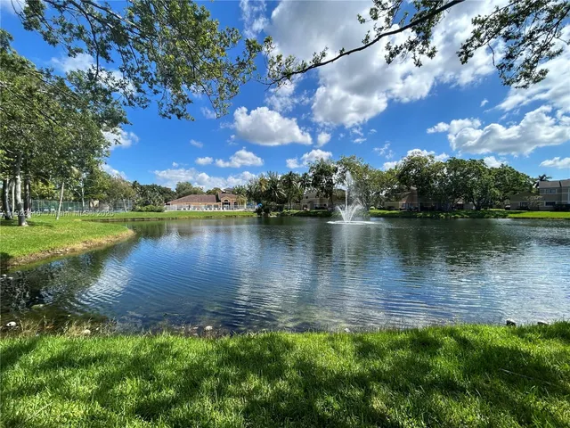 $2,050 | 301 Palm Way, Unit 104, Pembroke Pines, FL 33025