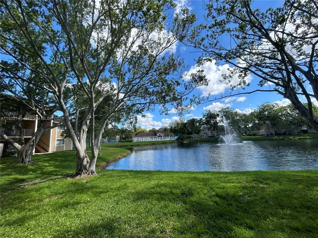 $2,050 | 301 Palm Way, Unit 104, Pembroke Pines, FL 33025