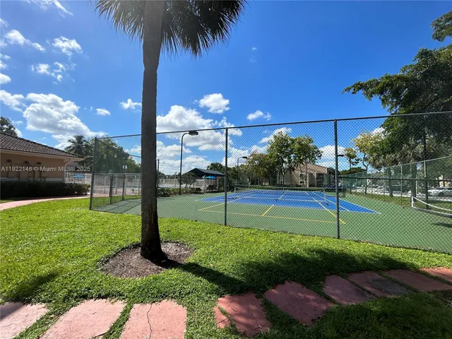 $2,050 | 301 Palm Way, Unit 104, Pembroke Pines, FL 33025