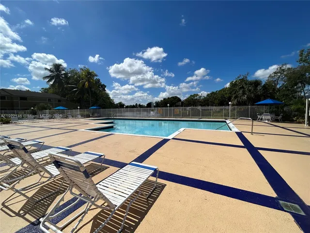 $2,050 | 301 Palm Way, Unit 104, Pembroke Pines, FL 33025