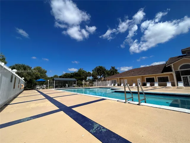 $2,050 | 301 Palm Way, Unit 104, Pembroke Pines, FL 33025