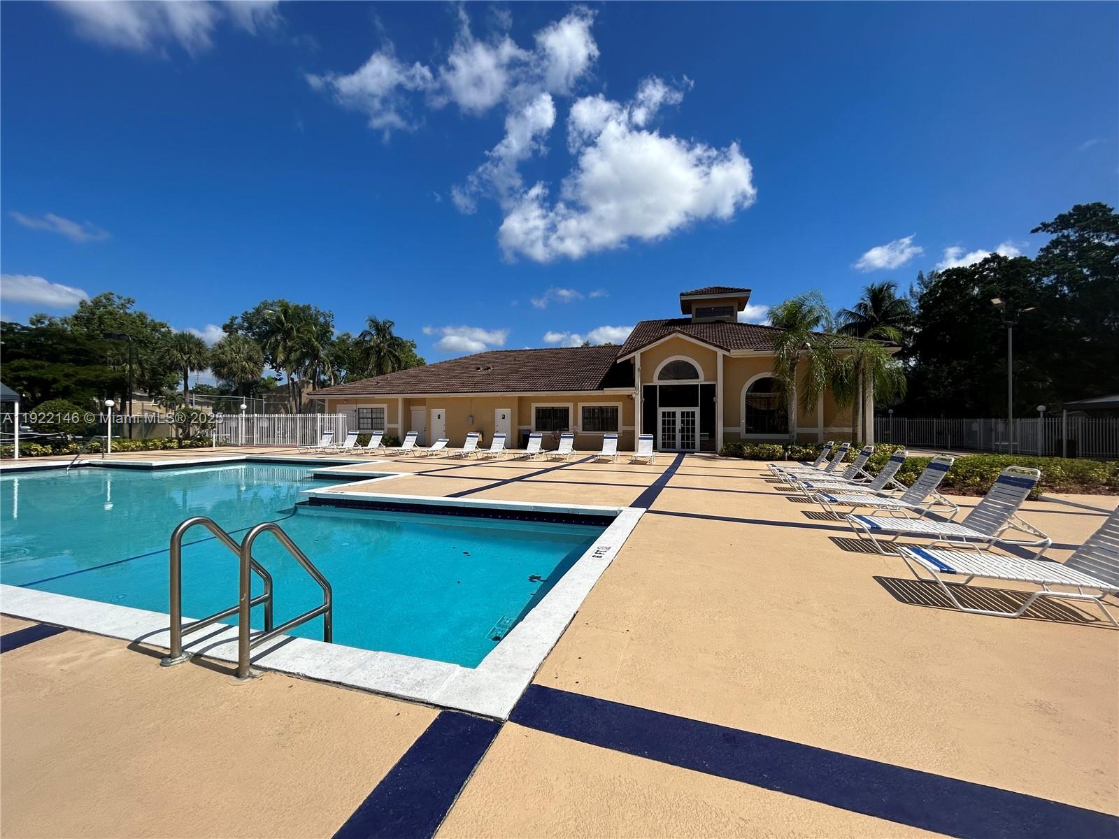 301 Palm Way, Unit 104 Pembroke Pines, FL 33025 - Photo 33 of 46