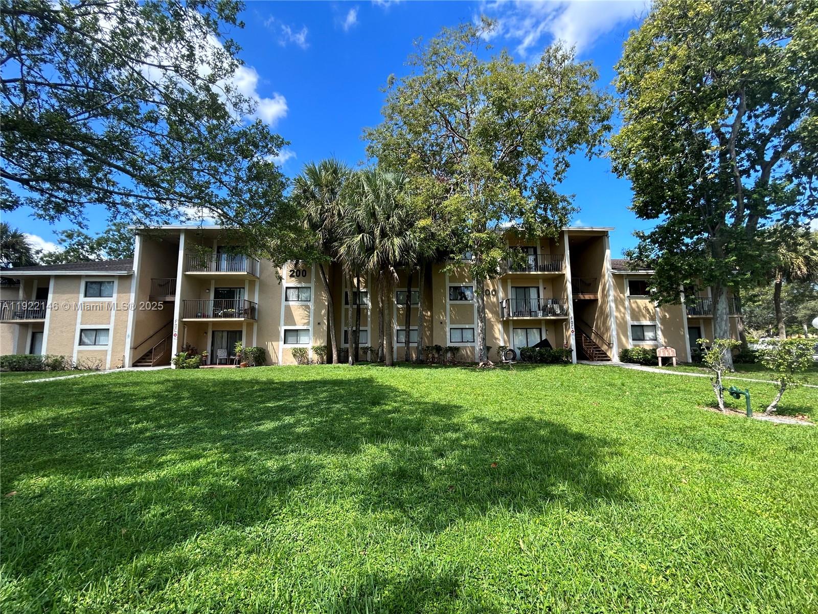 301 Palm Way, Unit 104 Pembroke Pines, FL 33025 - Photo 39 of 46