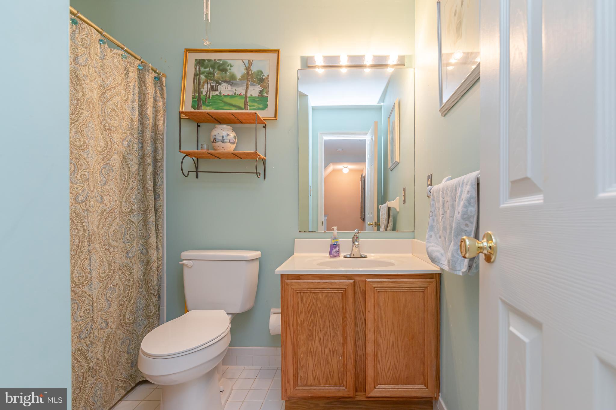 260 Yorkminster Road West Chester, PA 19382 - Photo 26 of 37 Hallway Full bathroom with tub