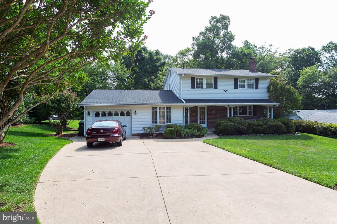 6811 Brisbane Street Springfield, VA 22152 - Photo 2 of 22 Long driveway as well as 2 car garage