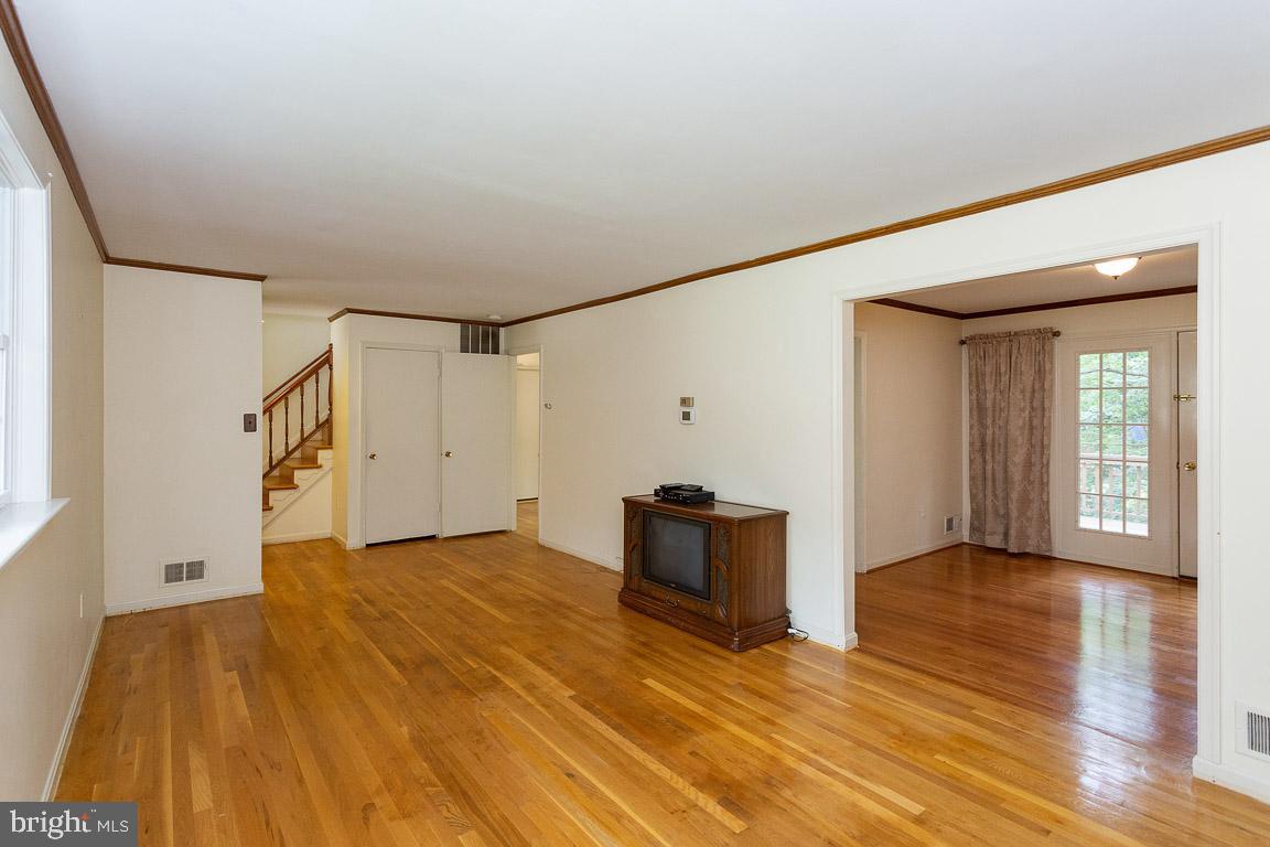 6811 Brisbane Street Springfield, VA 22152 - Photo 6 of 22 Gorgeous floors!