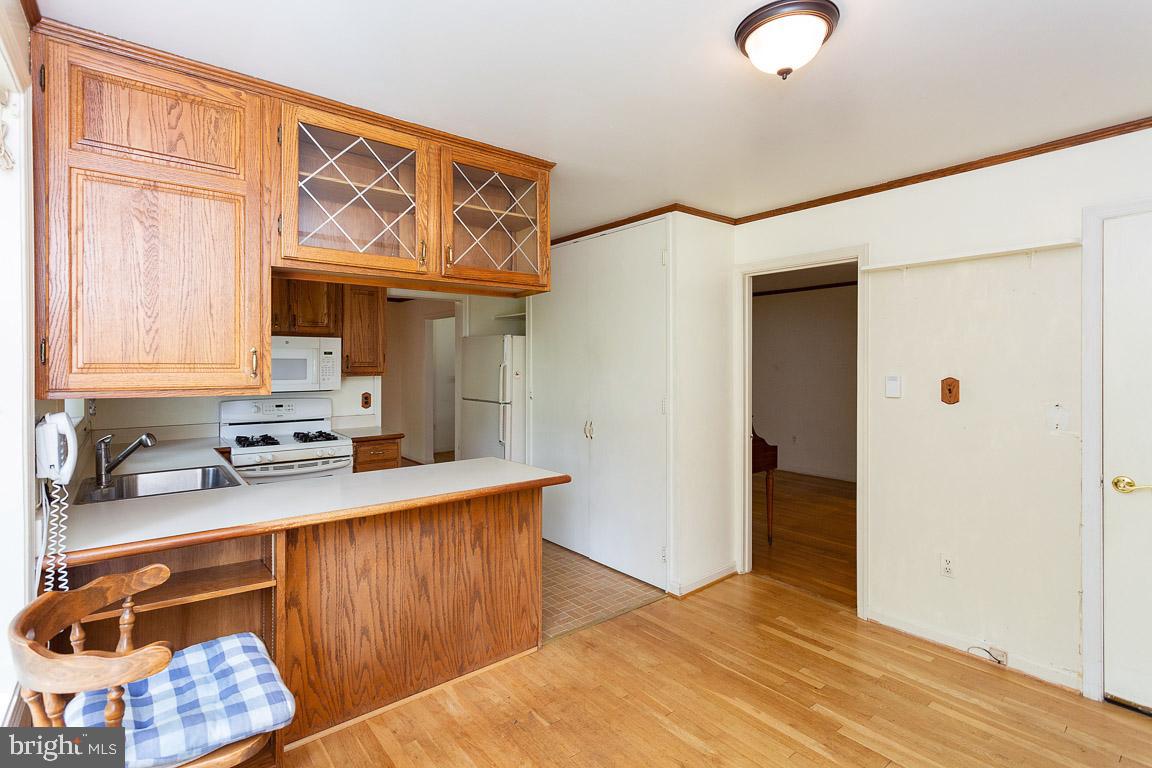 6811 Brisbane Street Springfield, VA 22152 - Photo 7 of 22 Lots of room for eat-in kitchen table