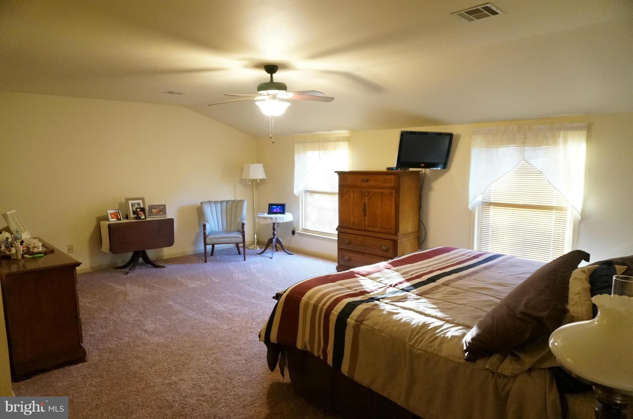 13174 Edgemont Road Smithsburg, MD 21783 - Photo 14 of 30 Large MBR With Sitting Area