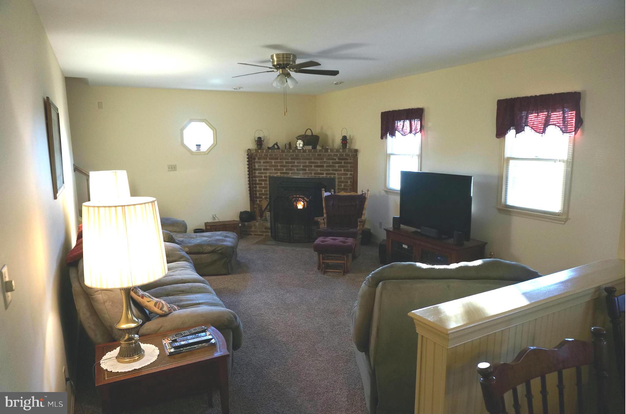 13174 Edgemont Road Smithsburg, MD 21783 - Photo 5 of 30 Family Room