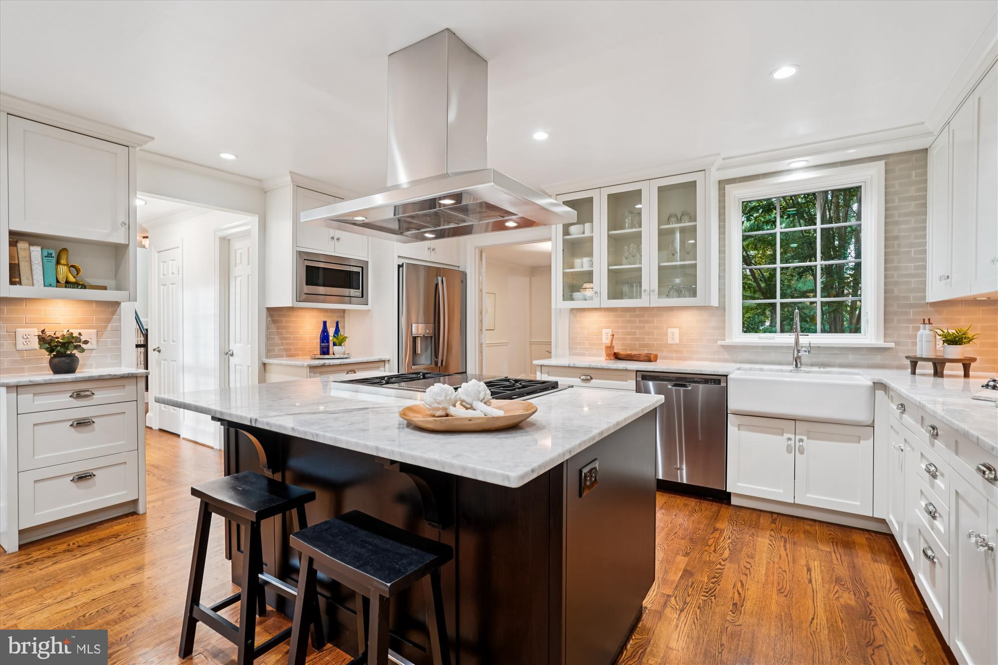 7252 Evans Mill Road McLean, VA 22101 - Photo 17 of 89 Gourmet kitchen with center island
