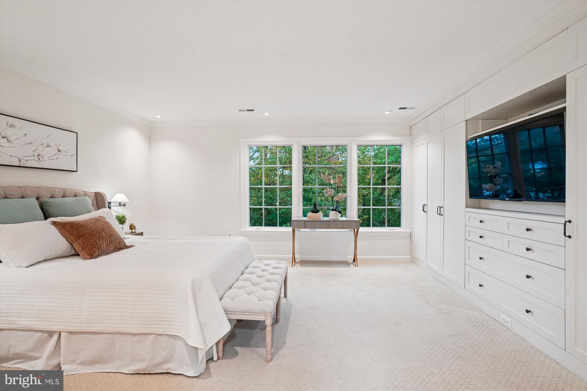 7252 Evans Mill Road McLean, VA 22101 - Photo 28 of 89 Primary suite with large windows and built-ins