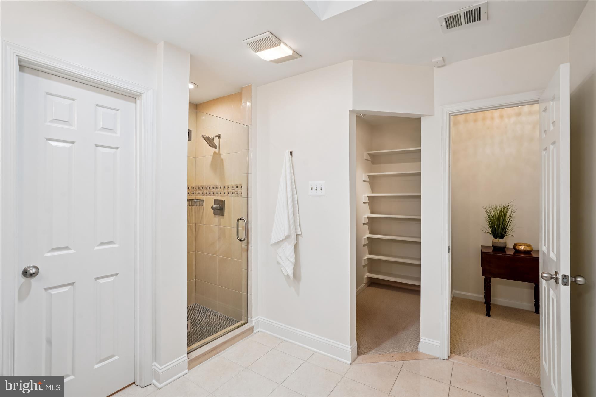 7252 Evans Mill Road McLean, VA 22101 - Photo 32 of 89 Primary bath w/water closet, shower & soaking tub