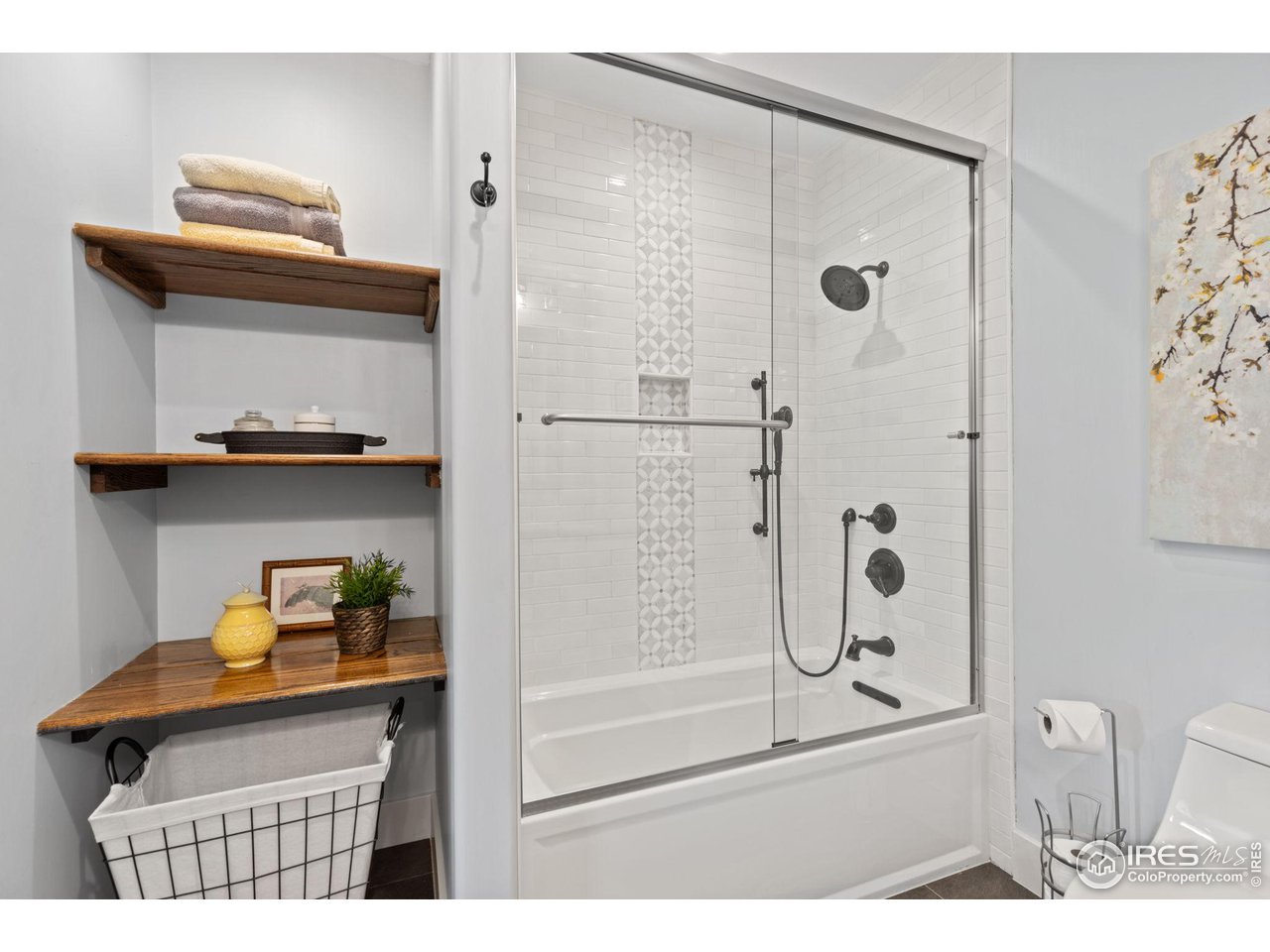 6586 Abaco Lane Berthoud, CO 80513 - Photo 21 of 40 a bathroom with a bathtub and shower