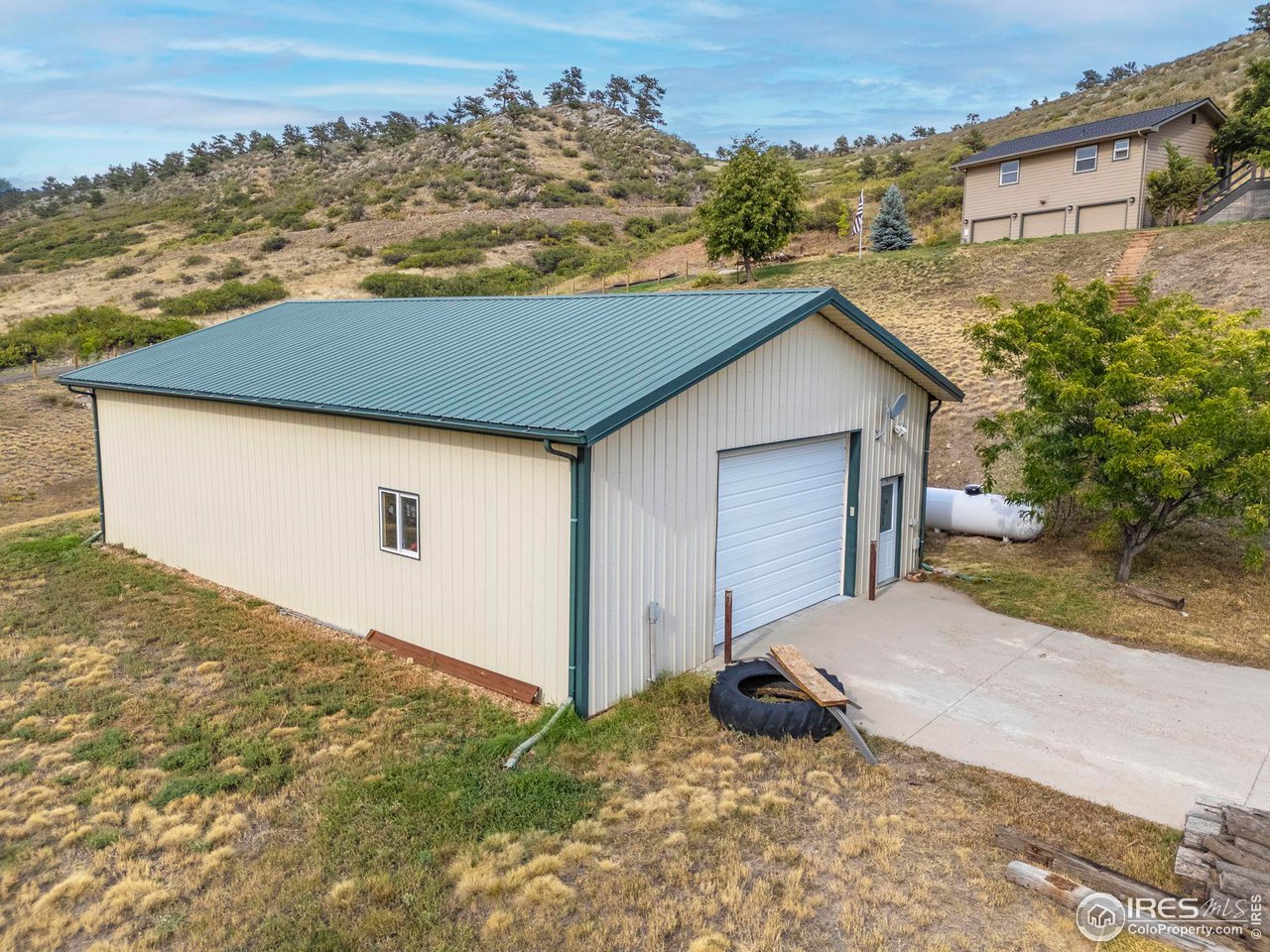 6586 Abaco Lane Berthoud, CO 80513 - Photo 32 of 40 a backyard of a house with a yard and garage