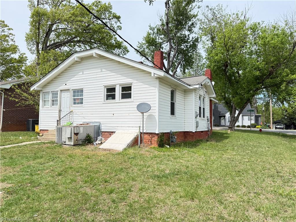 212 East Moore Avenue High Point, NC 27263 - Photo 4 of 11