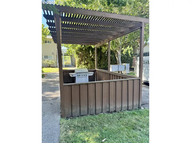 $189,900 | 2046 West 14th Place, Eugene, OR 97402