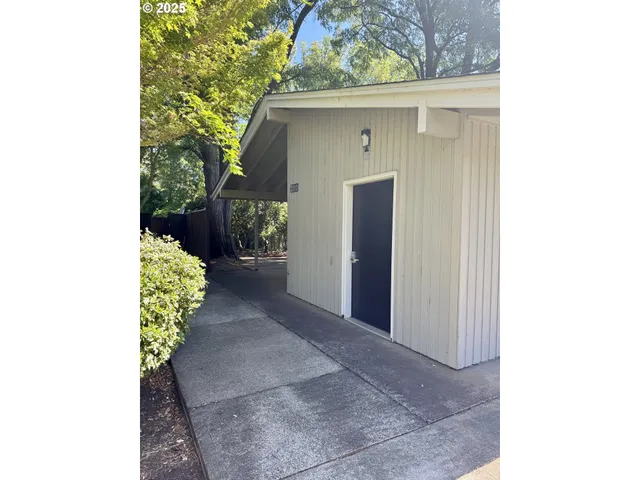 $189,900 | 2046 West 14th Place, Eugene, OR 97402