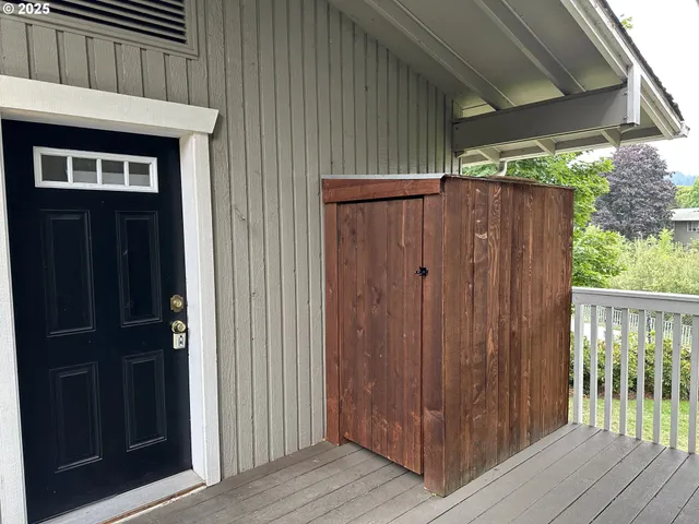 $189,900 | 2046 West 14th Place, Eugene, OR 97402