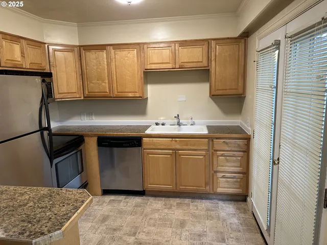 $189,900 | 2046 West 14th Place, Eugene, OR 97402