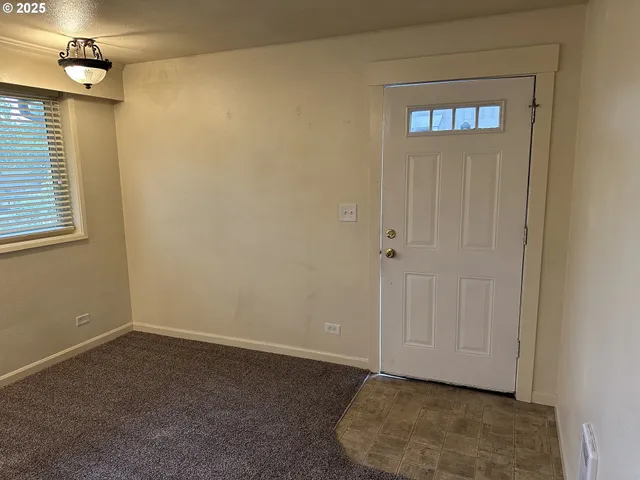 $189,900 | 2046 West 14th Place, Eugene, OR 97402