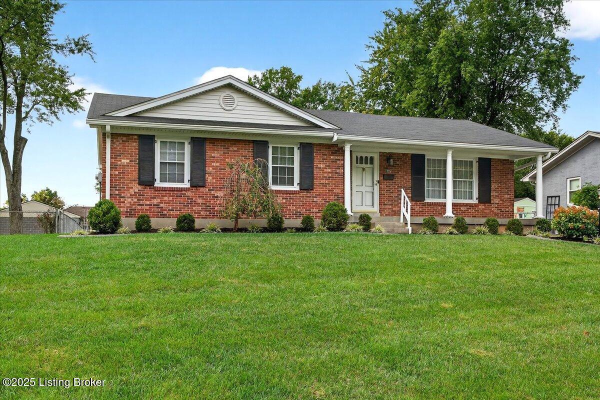 1506 Knight Road Louisville, KY 40216 - Photo 3 of 69 Beautifully landscaped