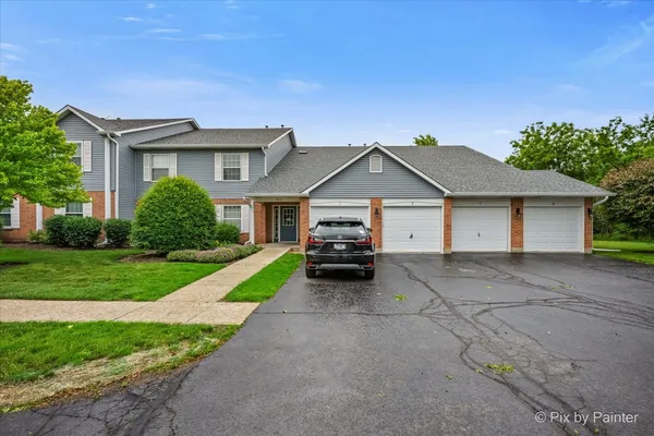 $224,900 | 917 Golf Course Road, Unit 2, Crystal Lake, IL 60014