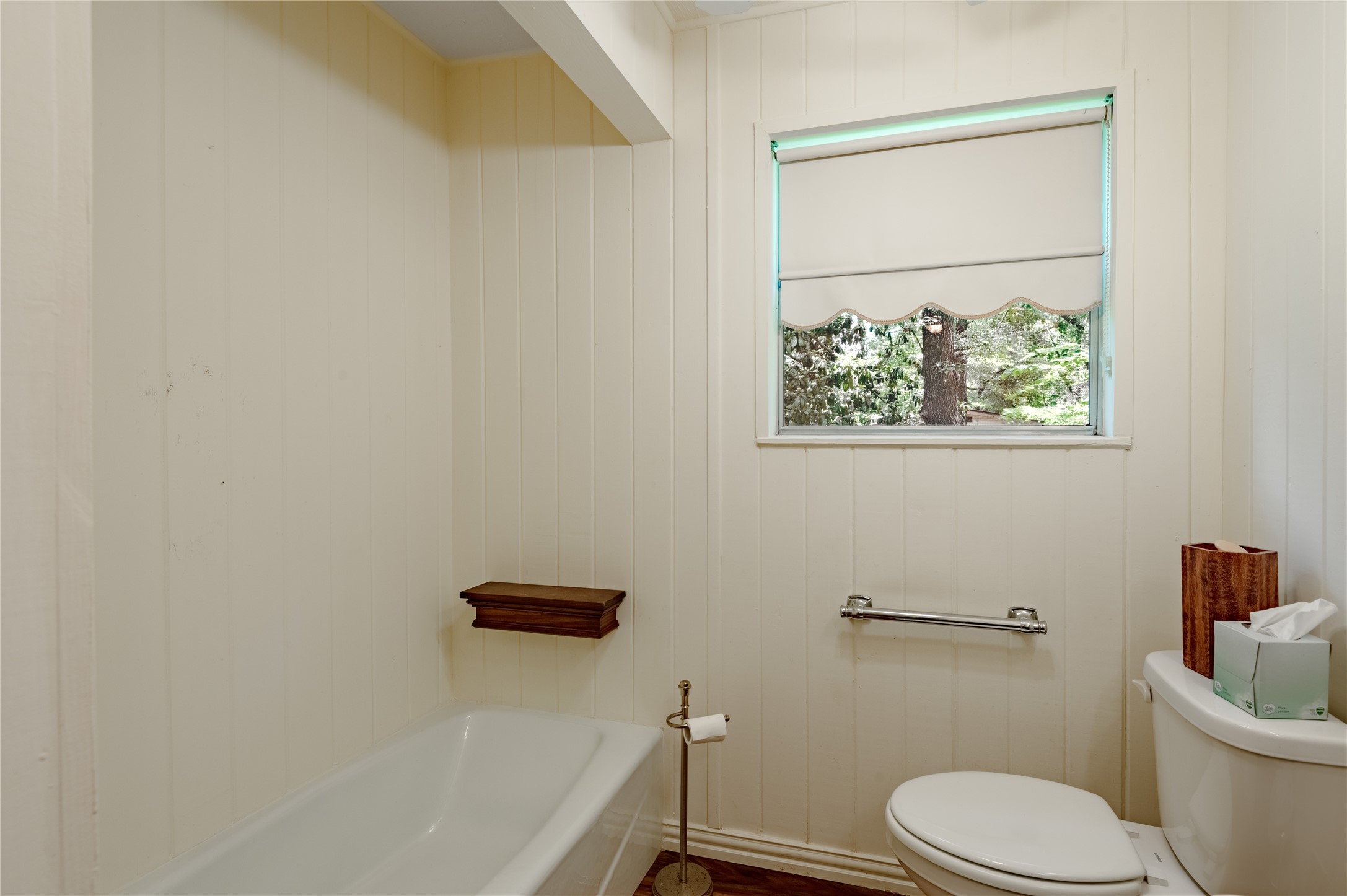 118 Pine Ridge Lane Huntsville, TX 77340 - Photo 26 of 36 Guest Bathroom