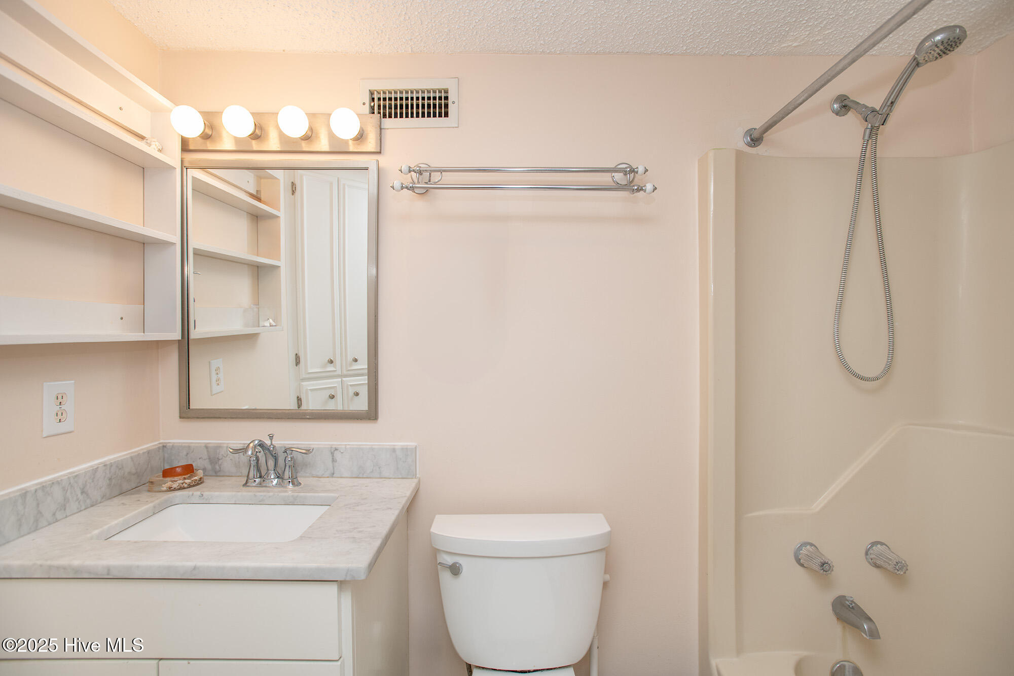 2305 West Fort Macon Road, Unit 103 Atlantic Beach, NC 28512 - Photo 15 of 22 SMUGGLERS COVE #103 (24)