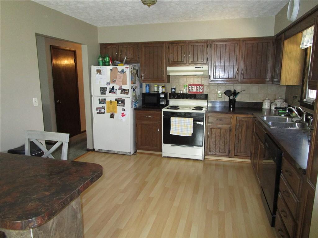 2872 Gull Lane Transfer, PA 16154 - Photo 5 of 26