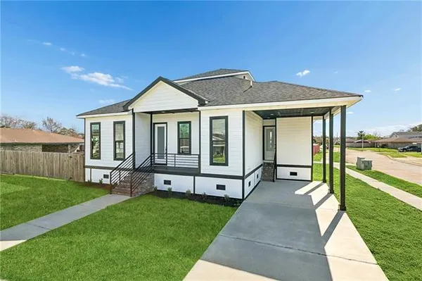 $449,900 | 3401 Plaza Drive, Chalmette, LA 70043