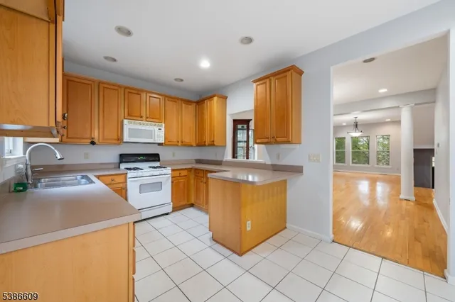 $499,000 | 790 Green Lane, Unit A1, Union, NJ 07083