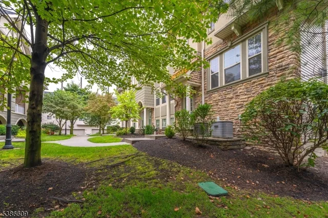 $499,000 | 790 Green Lane, Unit A1, Union, NJ 07083