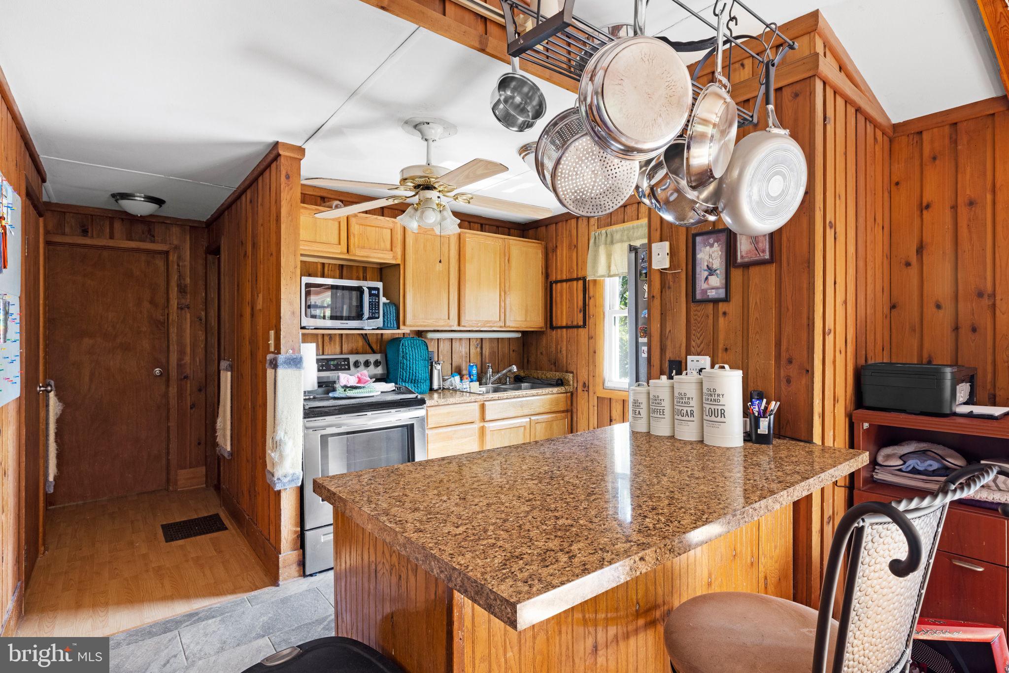 217 Pheasant Drive Basye, VA 22842 - Photo 11 of 30 Main level kitchen