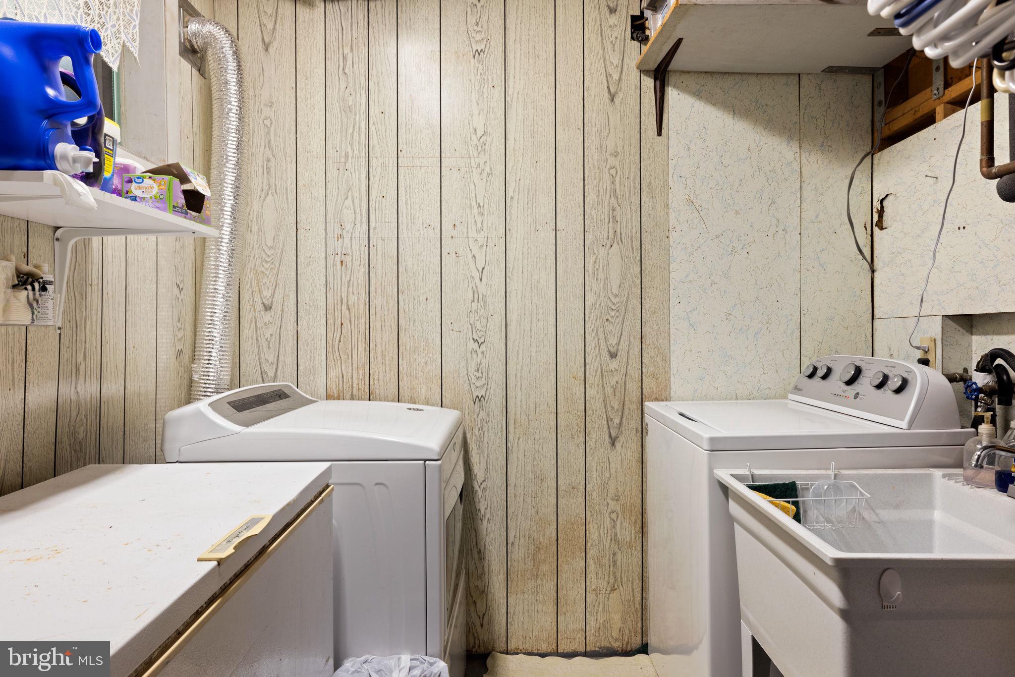 217 Pheasant Drive Basye, VA 22842 - Photo 17 of 30 Laundry room