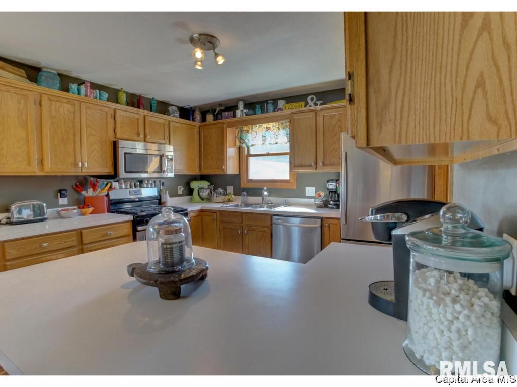6604 Bellflower Court Springfield, IL 62712 - Photo 7 of 36 Gallery Image 7