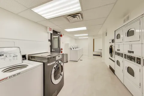 $649,999 | 1555 North Astor Street, Unit 11SE, Chicago, IL 60610