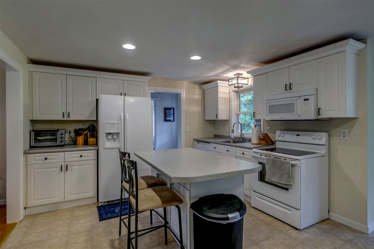 13 Benoit Avenue Pelham, NH 03076 - Photo 11 of 40 Gallery Image 11