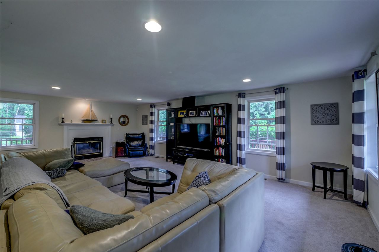 13 Benoit Avenue Pelham, NH 03076 - Photo 5 of 40 Gallery Image 5