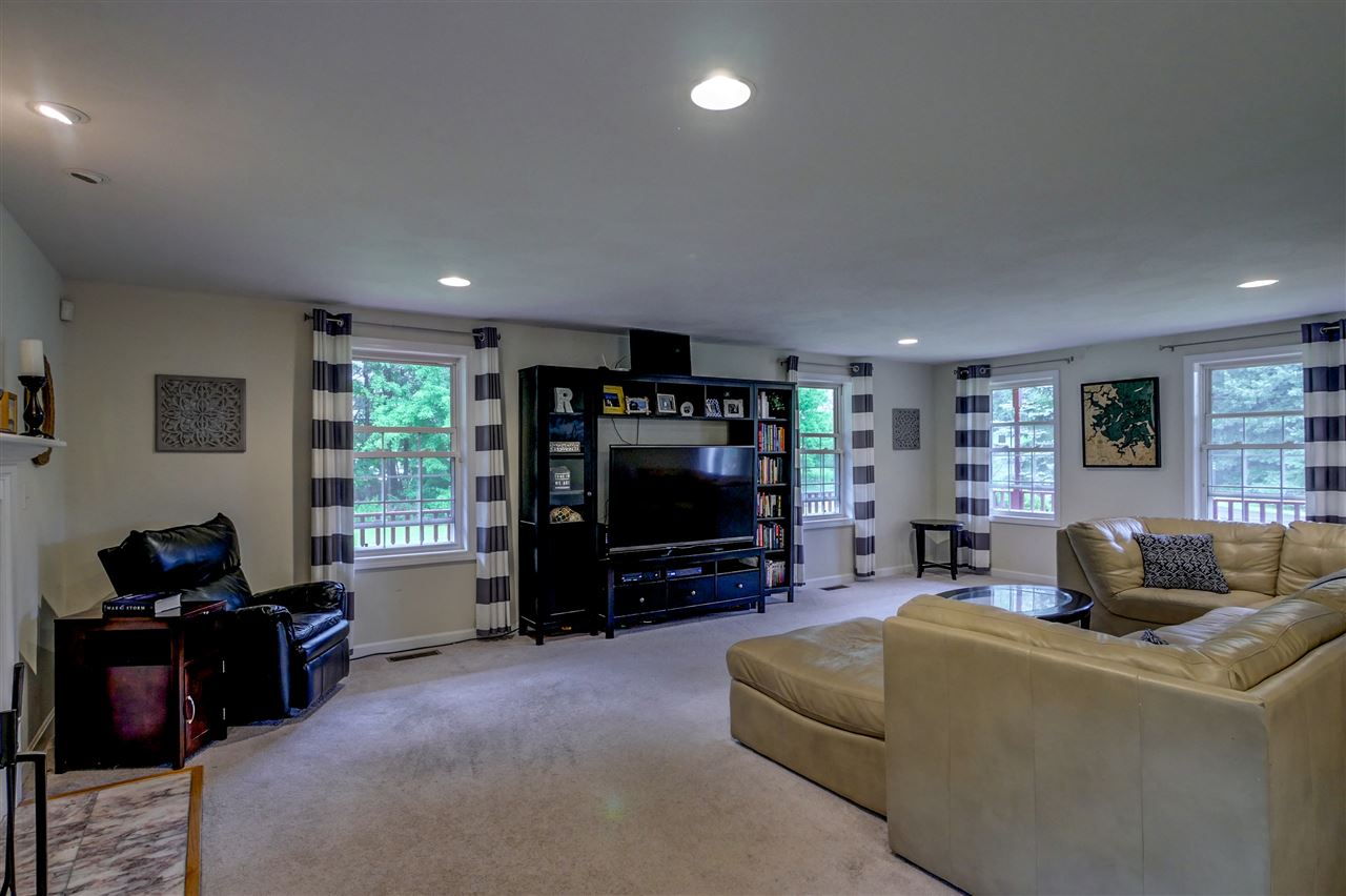 13 Benoit Avenue Pelham, NH 03076 - Photo 9 of 40 Gallery Image 9