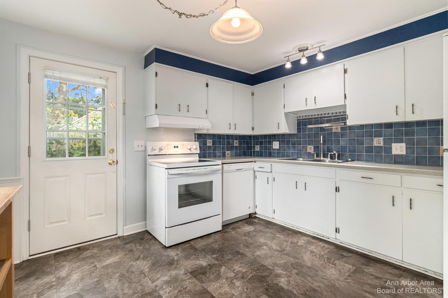 3267 Springbrook Street Ann Arbor, MI 48108 - Photo 6 of 33 Photo 6